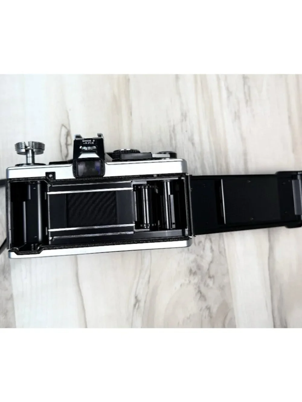 VTG OLYMPUS OM-2 SLR 35mm Film CAMERA w/ F-Zuiko 50mm f/1.8 Lens Strap UNTESTED